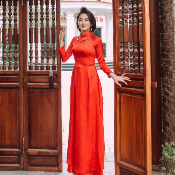 A1126 &aacute;o d&agrave;i GẤM ĐỎ HOA (KH&Ocirc;NG GỒM QUẦN)