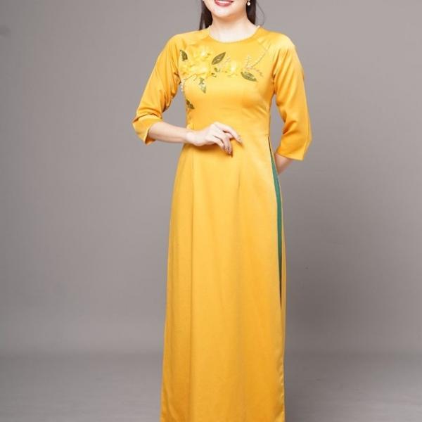 A1715 &aacute;o d&agrave;i lụa t&acirc;y thi v&agrave;ng mơ cổ tr&ograve;n cổ đ&iacute;nh hoa nổi (KH&Ocirc;NG GỒM QUẦN)