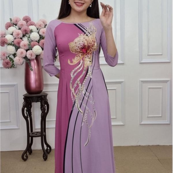 A1999 &aacute;o d&agrave;i lụa nhật cổ thuyền nền hồng họa tiết trang sức (KH&Ocirc;NG GỒM QUẦN)