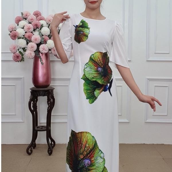 A2083 &aacute;o d&agrave;i lụa nhật nền trắng cổ tr&ograve;n bồng cộc l&aacute; sen xanh (KH&Ocirc;NG GỒM QUẦN)