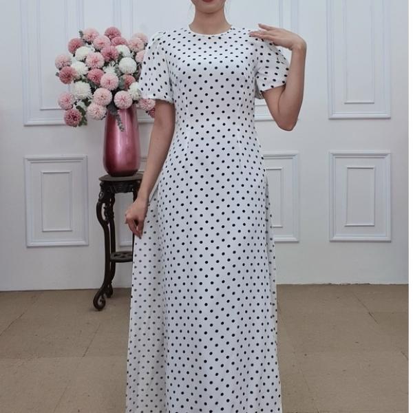 A2132 &aacute;o d&agrave;i lụa h&agrave;n ch&acirc;u kh&iacute;t bồng nền trắng chấm bi đen (KH&Ocirc;NG GỒM QUẦN)