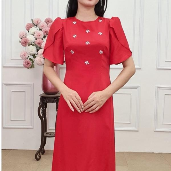 A2183 &aacute;o d&agrave;i lụa T&acirc;y thi cổ tr&ograve;n tay đắp m&agrave;u đỏ đ&iacute;nh hạt pha L&ecirc; (KH&Ocirc;NG GỒM QUẦN)