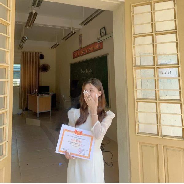 &Aacute;o d&agrave;i học sinh tay Bồng 4 t&agrave; vải Tơ &oacute;ng l&oacute;t Lụa Nhật Đẹp cổ vu&ocirc;ng Nữ Học Sinh đi học chụp kỷ yếu