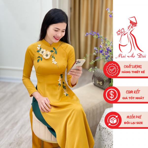 &Aacute;o d&agrave;i nữ lụa Mỹ m&agrave;u v&agrave;ng ceiloo, kết 3 hoa nhị xanh cao cấp - Mai &Aacute;o D&agrave;i