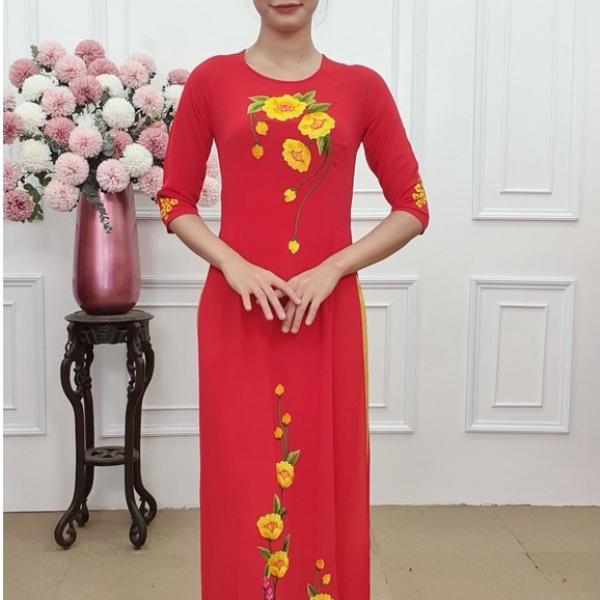Tặng 111 &aacute;o d&agrave;i đỏ cổ tr&ograve;n th&ecirc;u hoa v&agrave;ng (KH&Ocirc;NG GỒM QUẦN)