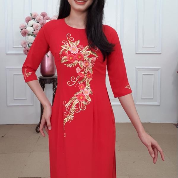 Tặng 187 &aacute;o d&agrave;i chiffon đỏ cổ tr&ograve;n th&ecirc;u hoa duy&ecirc;n c&uacute;c (KH&Ocirc;NG GỒM QUẦN)